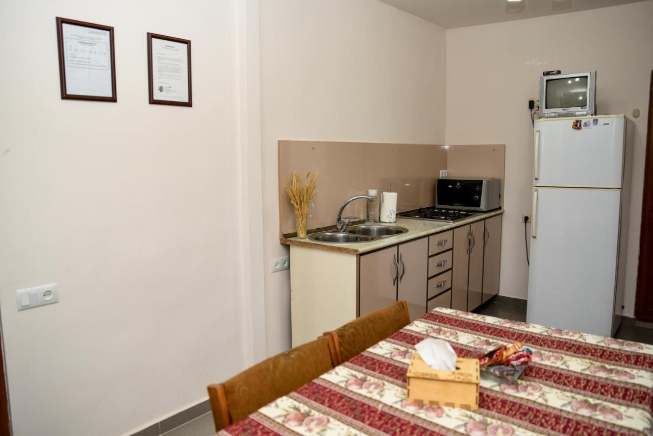Hayi Tun Guest House ゴリス エクステリア 写真